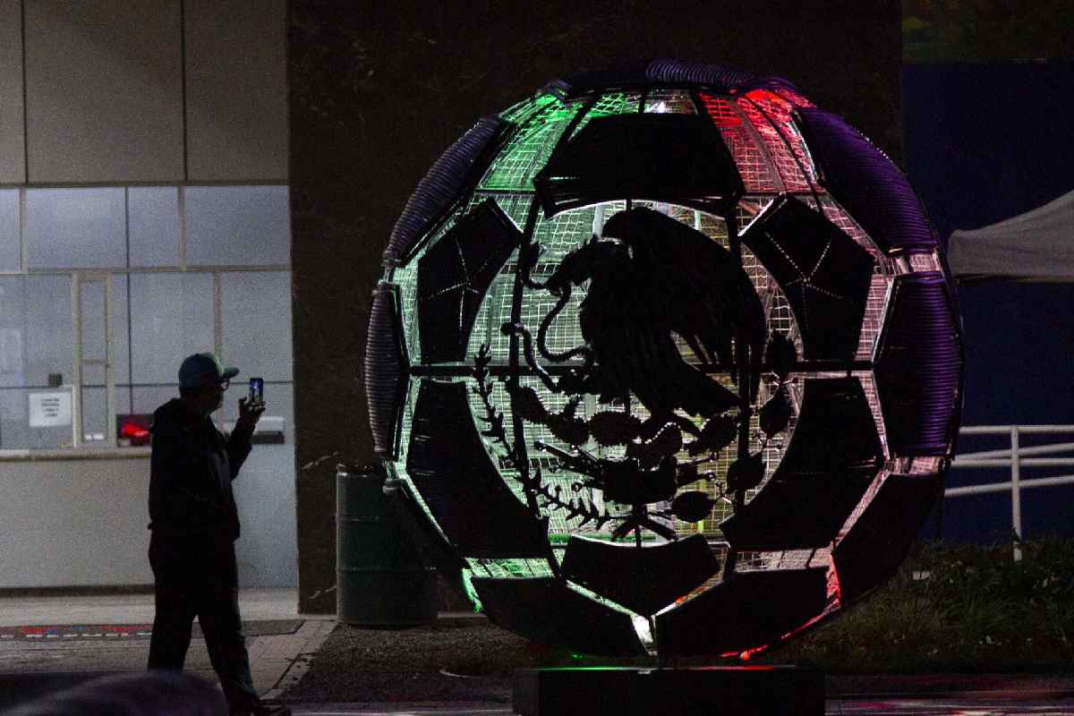 AIFA firma contrato con FIFA para transportar a selecciones que participen en el Mundial en México