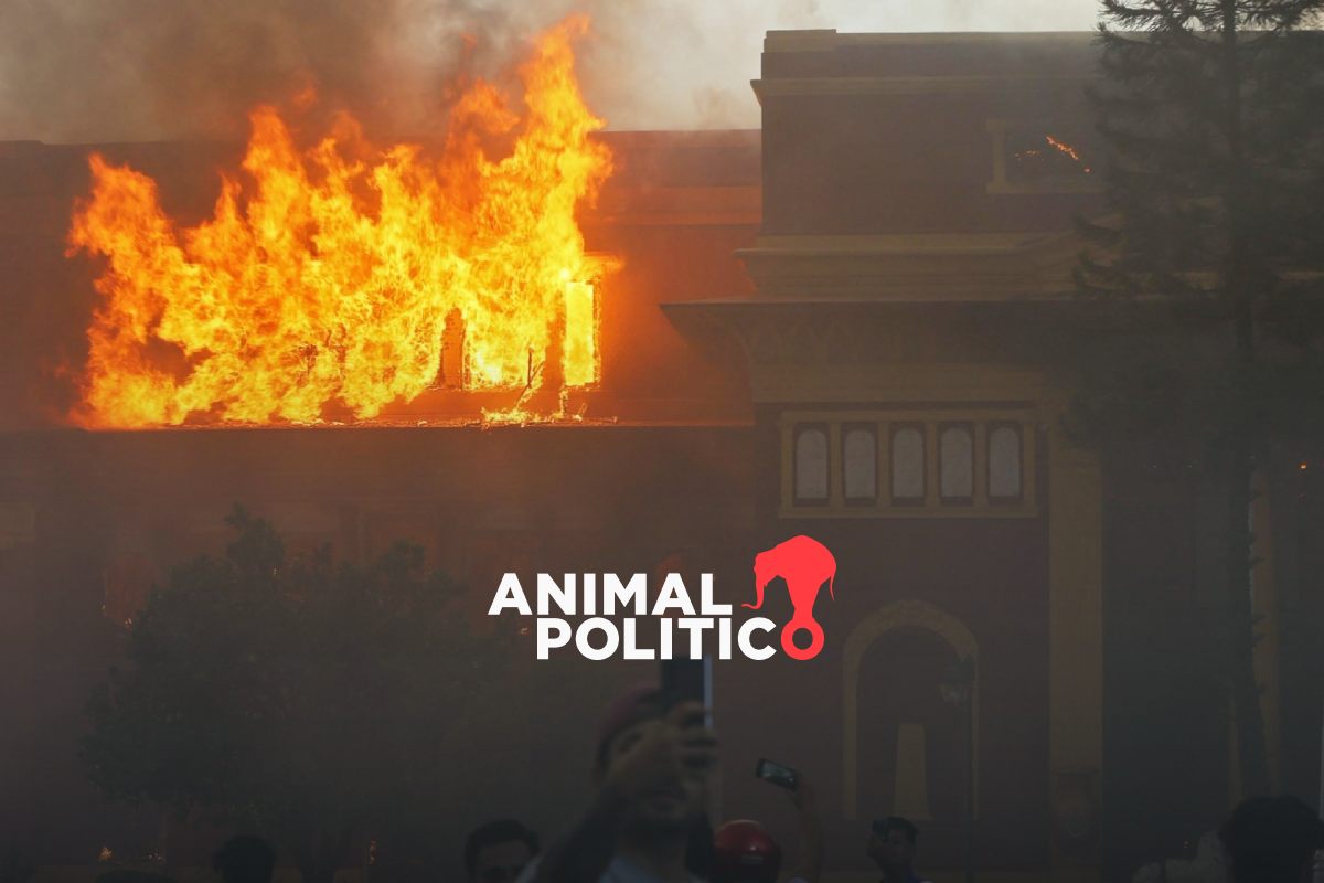 Protestas en Nepal derivan en renuncia del primer ministro y en incendio de sedes del gobierno
