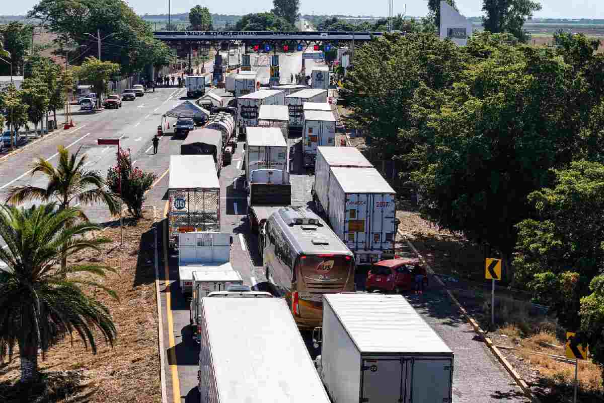 Transportistas confirman paro el lunes 6 de abril; llaman a usuarios a tomar precauciones
