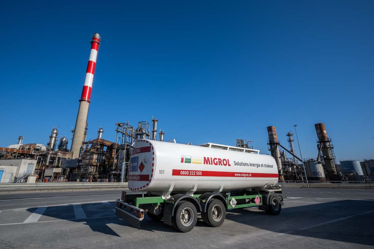 Petróleo cierra al alza este viernes por temor a prolongación de guerra en Medio Oriente