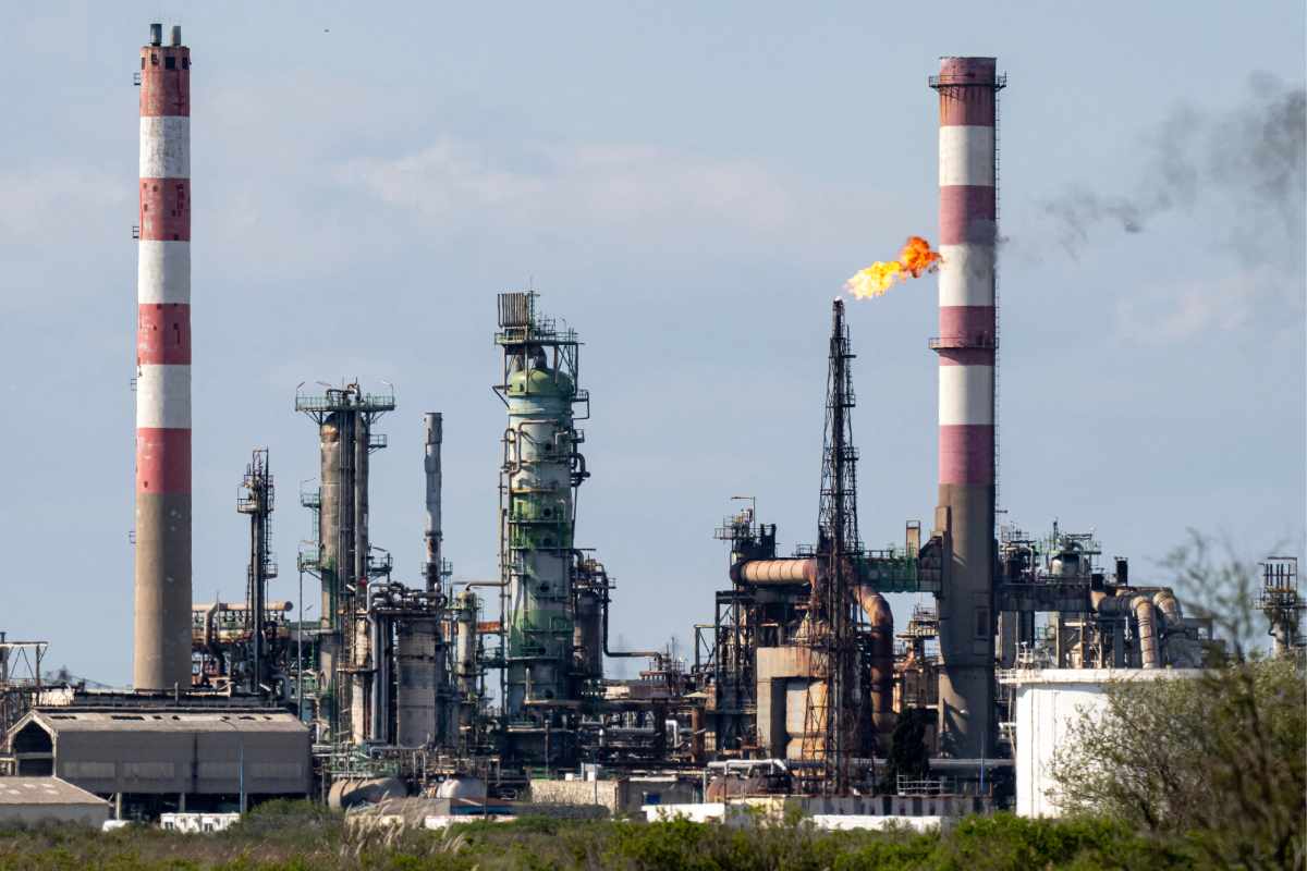 Precio del petróleo cae por esperanza de tregua en Medio Oriente