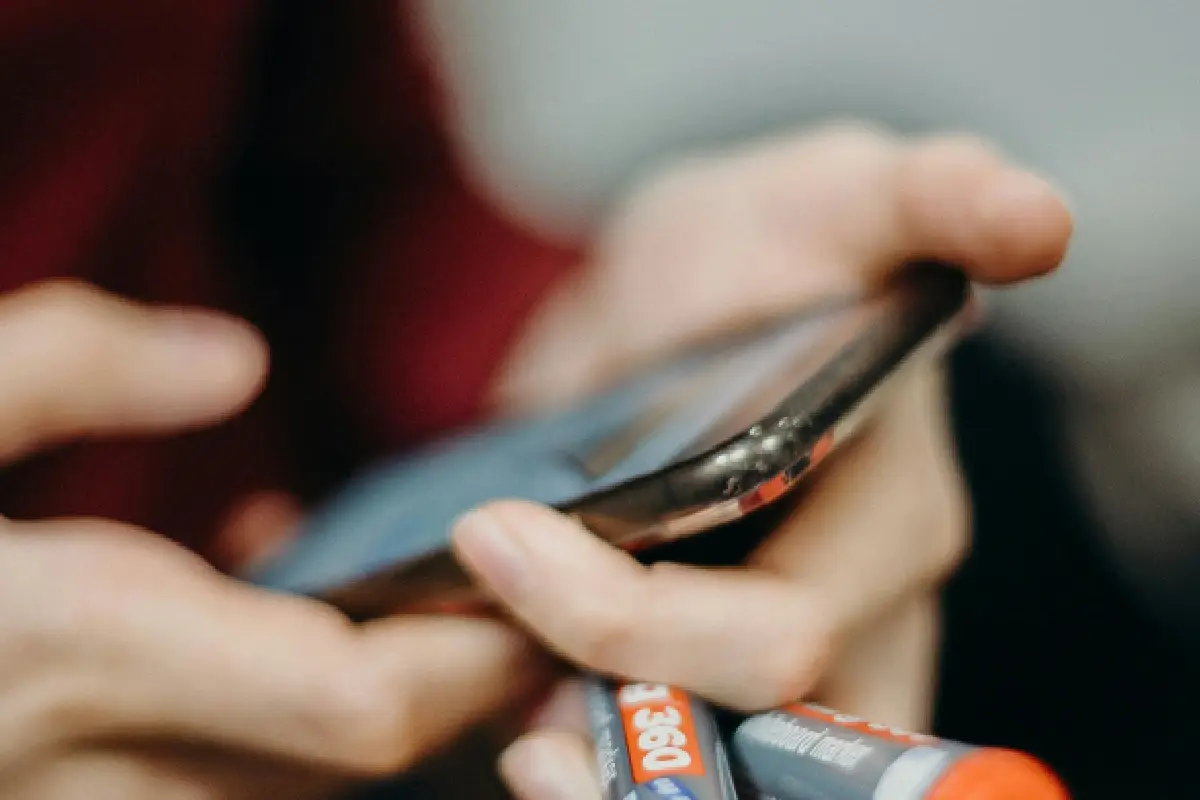 Al menos 3 de cada 10 mexicanas han hallado apps de rastreo instaladas por su pareja