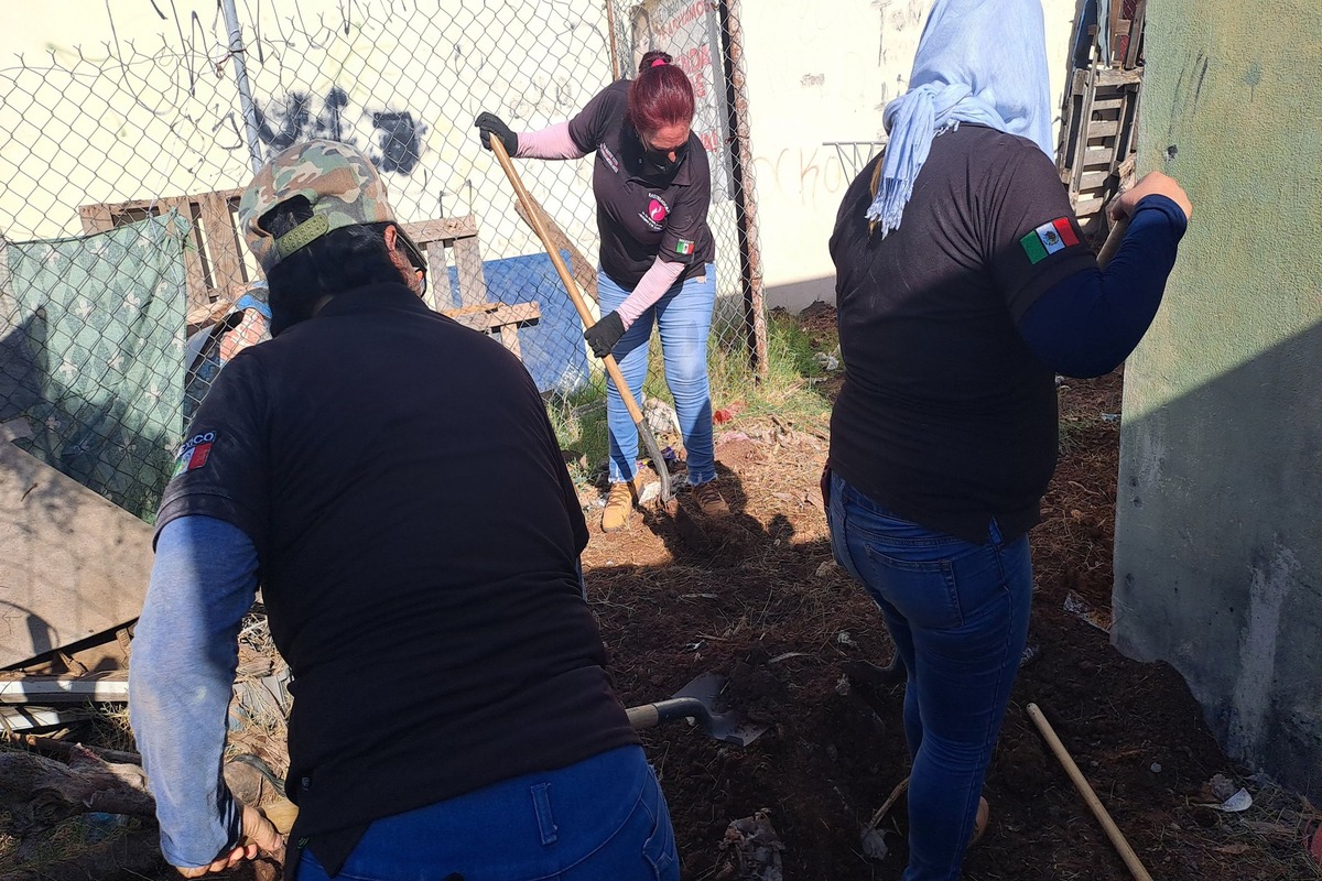 Rastreadoras de Ciudad Obregón encuentran ocho cuerpos enterrados en un domicilio en Cajeme, Sonora