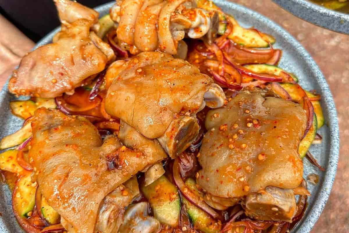 ¿Cómo cocinar patitas de puerco fácil para aprovechar su colágeno?