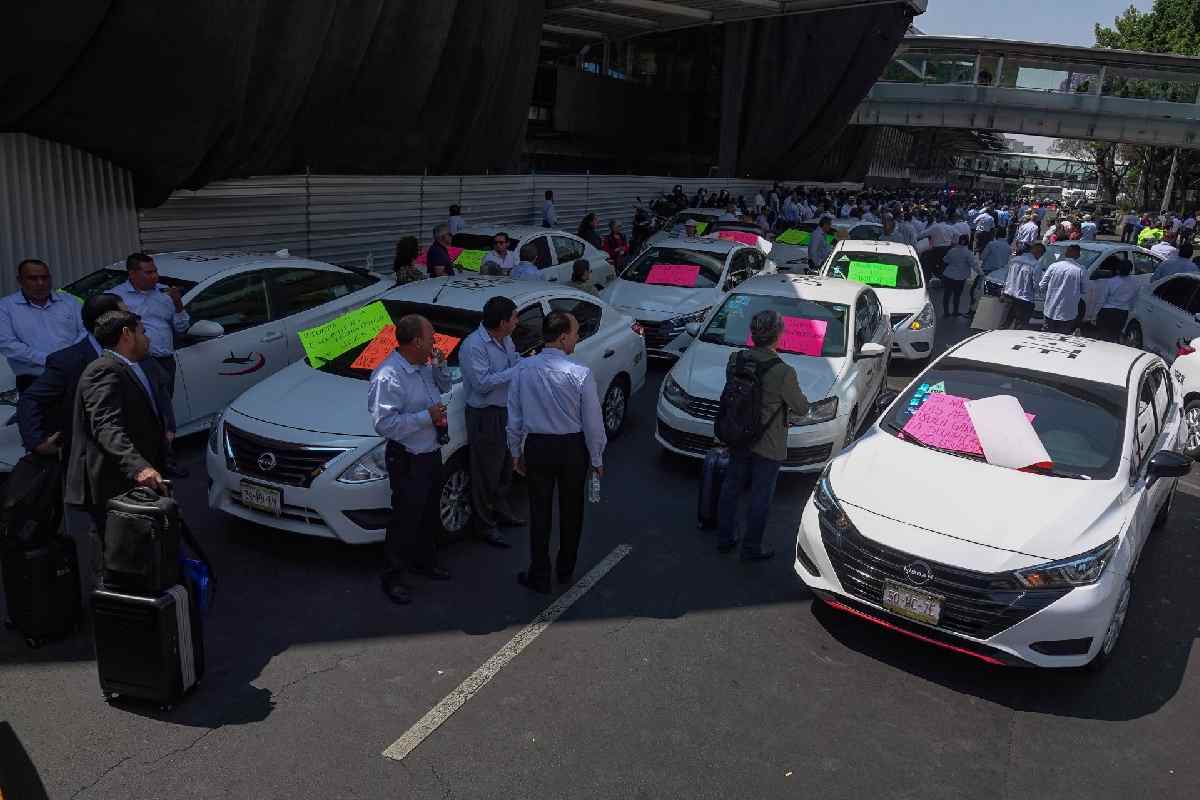 Reclamo de taxistas del AICM frente a plataformas es “válido”, dice Sheinbaum; llama al diálogo