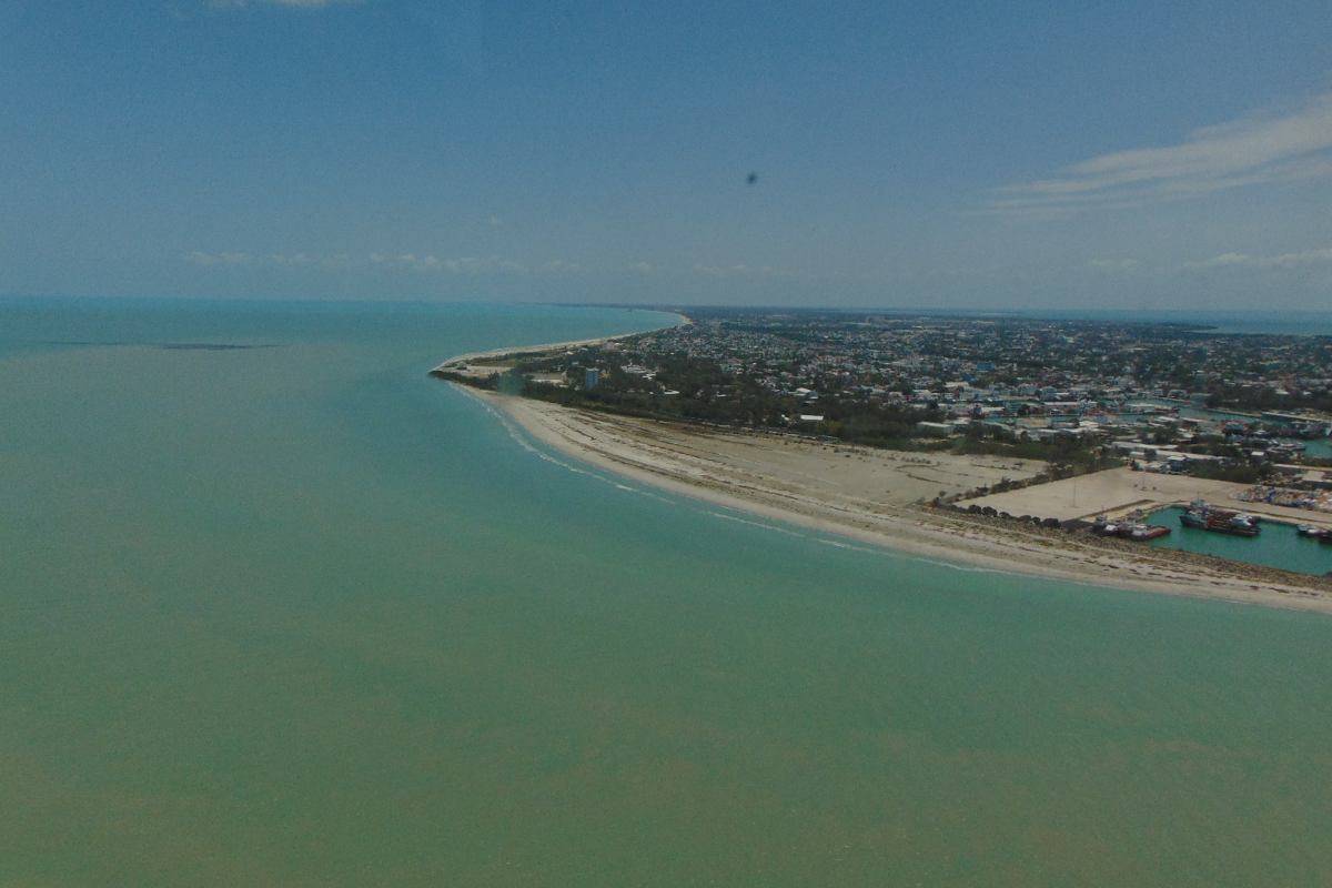 Recolectan 700 toneladas de contaminantes en playas del Golfo de México por derrame de hidrocarburo