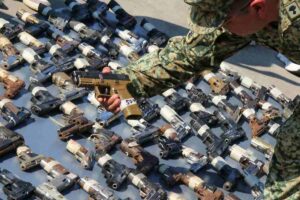 Sentencian a ciudadano mexicano a siete años de prisión en EU por tráfico de armas de fuego a México