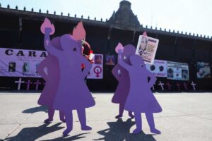 Sheinbaum va por iniciativa para homologar investigación de feminicidios