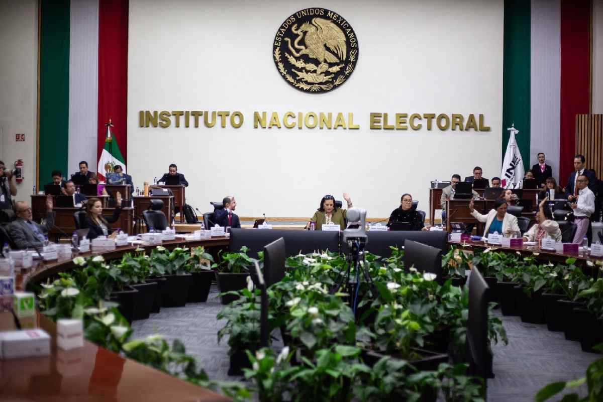 Siete consejeros del INE se deslindan de documento enviado al Senado sobre el Plan B
