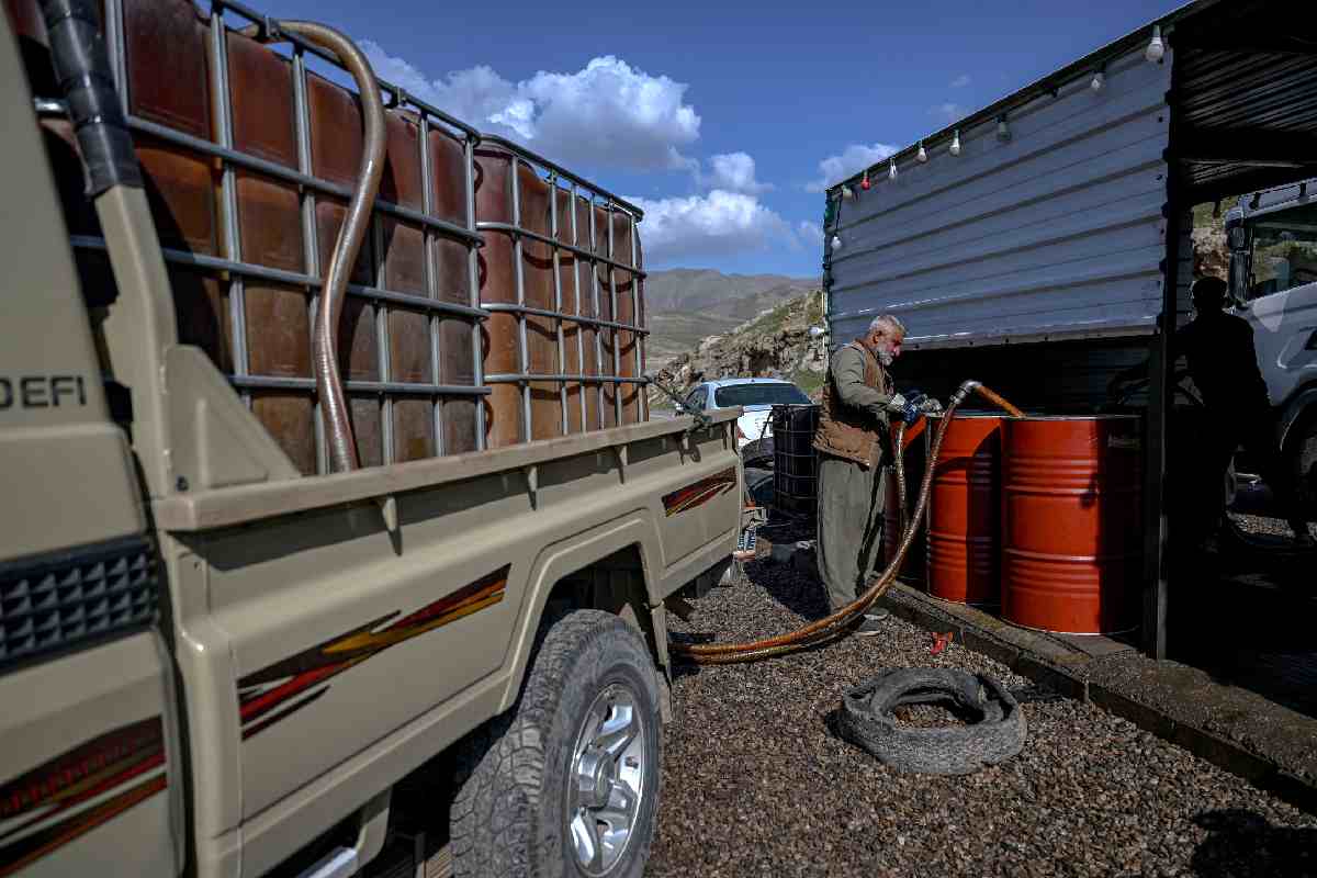 Sube precio barril petróleo