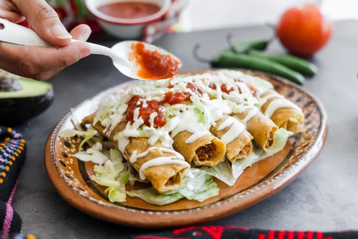 Tacos dorados en freidora de aire. Receta rapidísima y sin aceite