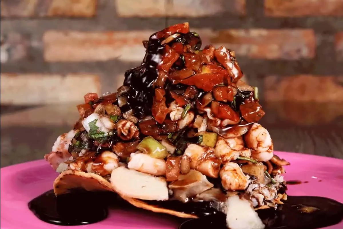 Tostada Cachoreada: del mar a tu boca, una receta de mariscos llena de sabor