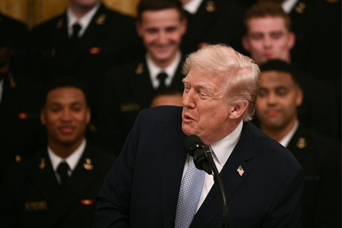 Trump descarta un alto el fuego con Irán; asegura que está "aniquilando" a su oponente