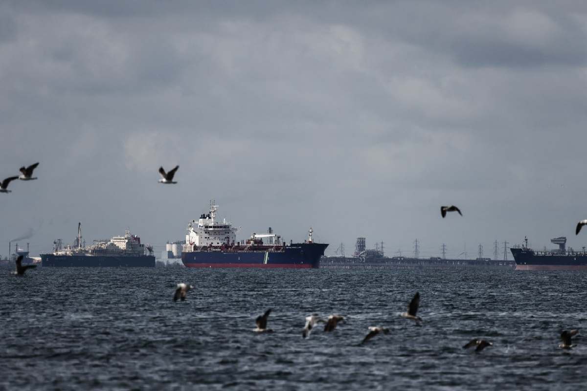 Trump llama a defender paso del petróleo por Ormuz; la OTAN se niega a intervenir