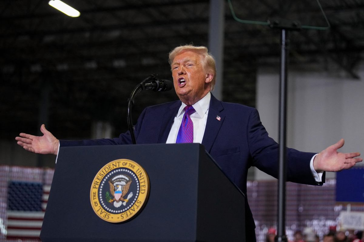 "Ganamos mucho dinero cuando sube el petróleo, pero me importa más detener a Irán", dice Trump