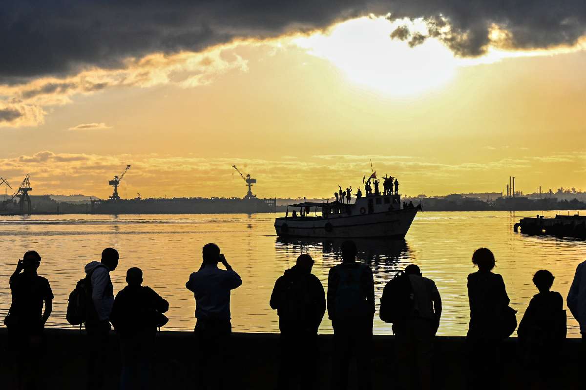 Embarcaciones que partieron de México con ayuda "transitaron con seguridad" hasta Cuba