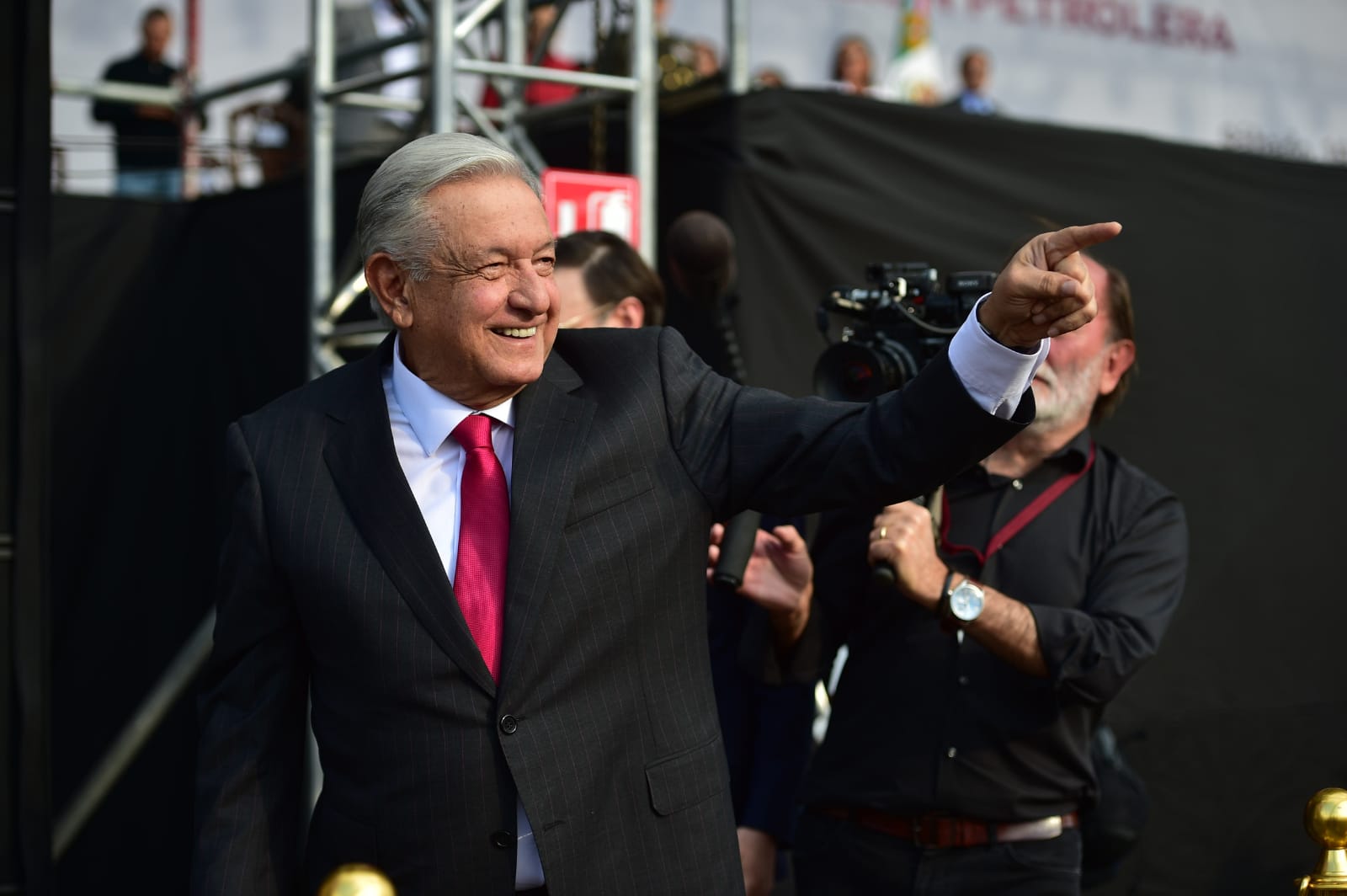 Gobernadores y 'corcholatas' presidenciales acompañan a AMLO en evento por la Expropiación Petrolera