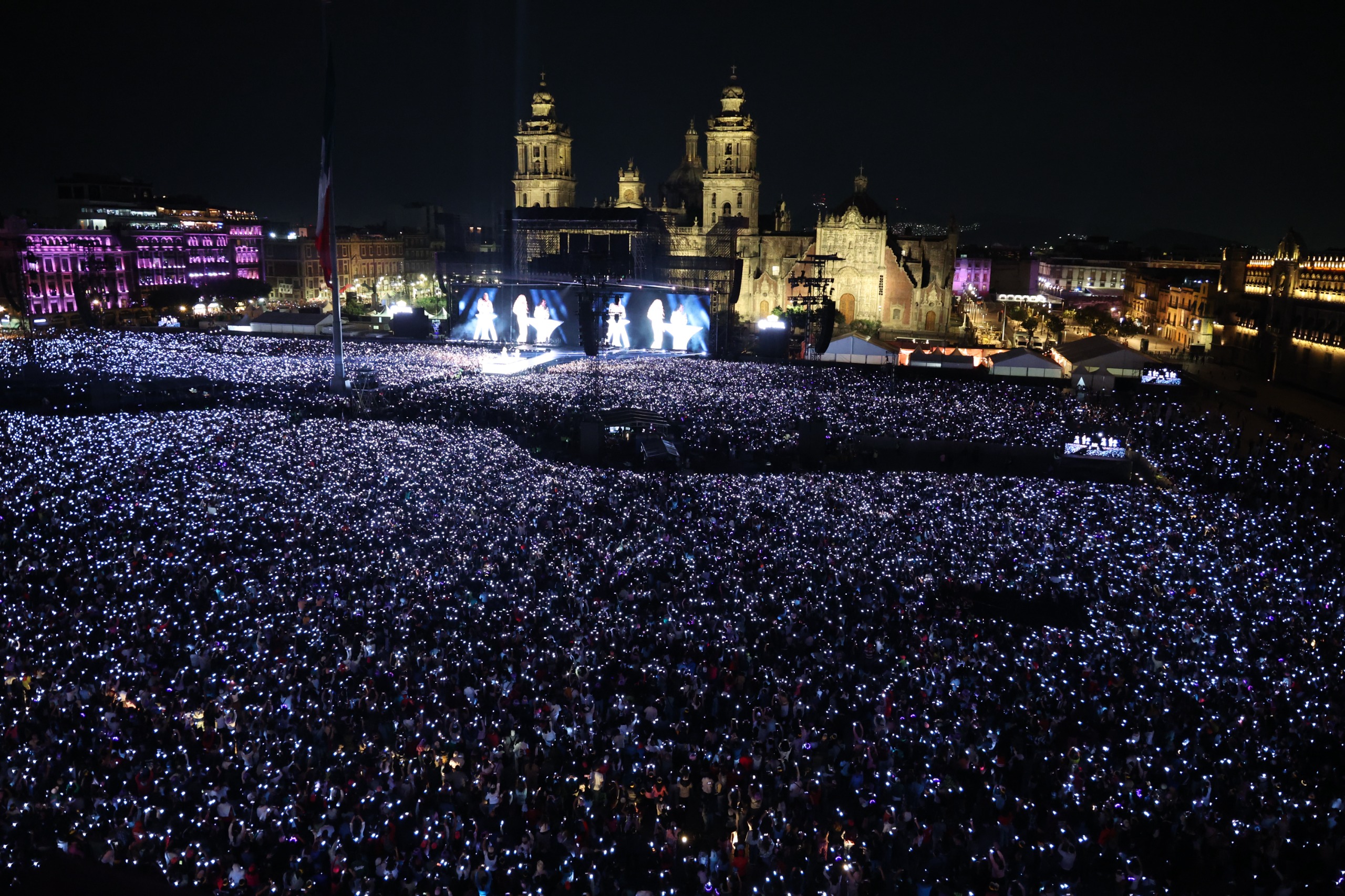 Shakira rompe el récord de asistencia: calculan 400,000 asistentes a su concierto en el Zócalo