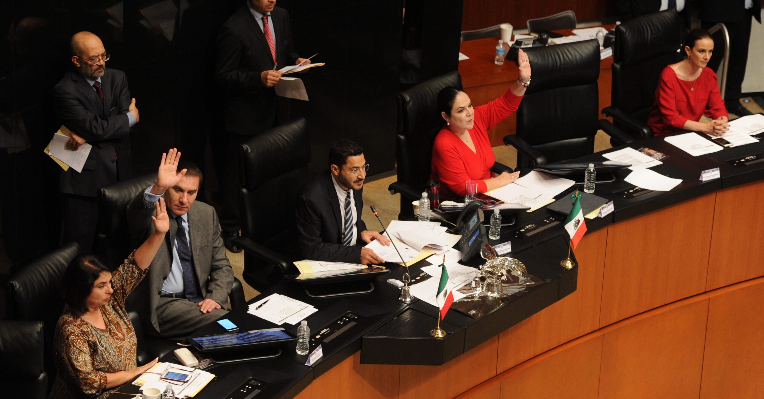 No más peluquería, seguros o aguinaldo extra: Senado aprueba programa de austeridad