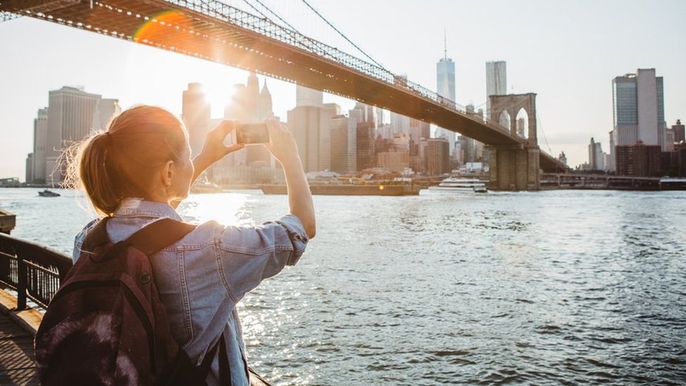 Qué impacto tiene en las ciudades Airbnb, la controvertida plataforma de alquiler temporal para turistas