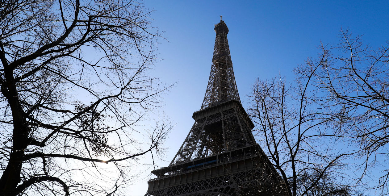 ¡Awwwww! Tu mensaje de amor podría ser proyectado en la *Torre Eiffel*