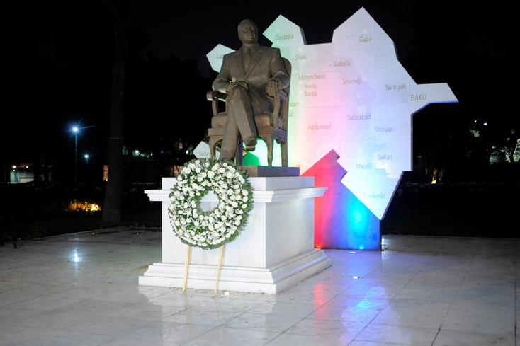 La próxima semana se definirá ubicación de la estatua de Aliyev