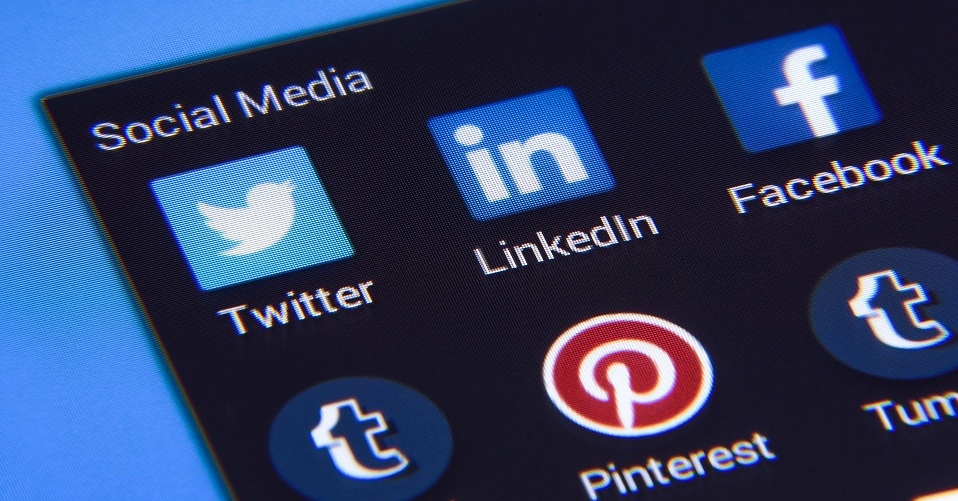 ¿Racismo? *Twitter explica por qué su algoritmo elige a gente blanca* en recortes de fotos