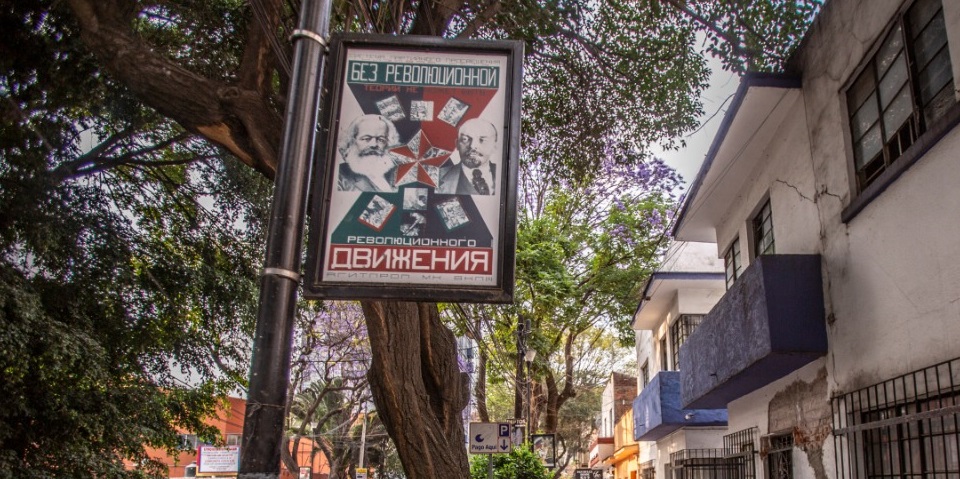 ¿‘Explosión’ repentina de carteles rusos en CDMX? No, se exhiben desde...