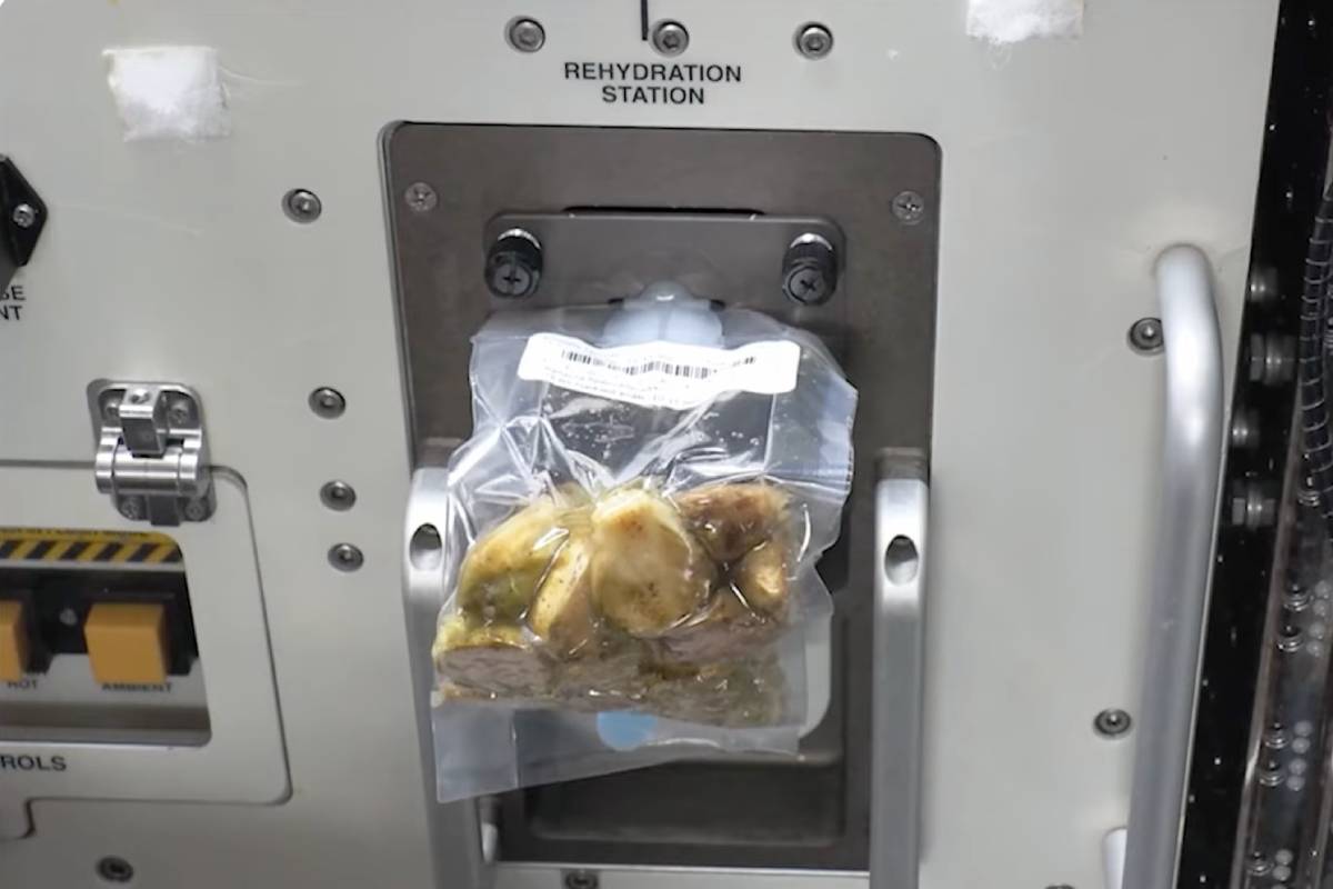 Alimentos en la estación de rehidratación en el espacio.