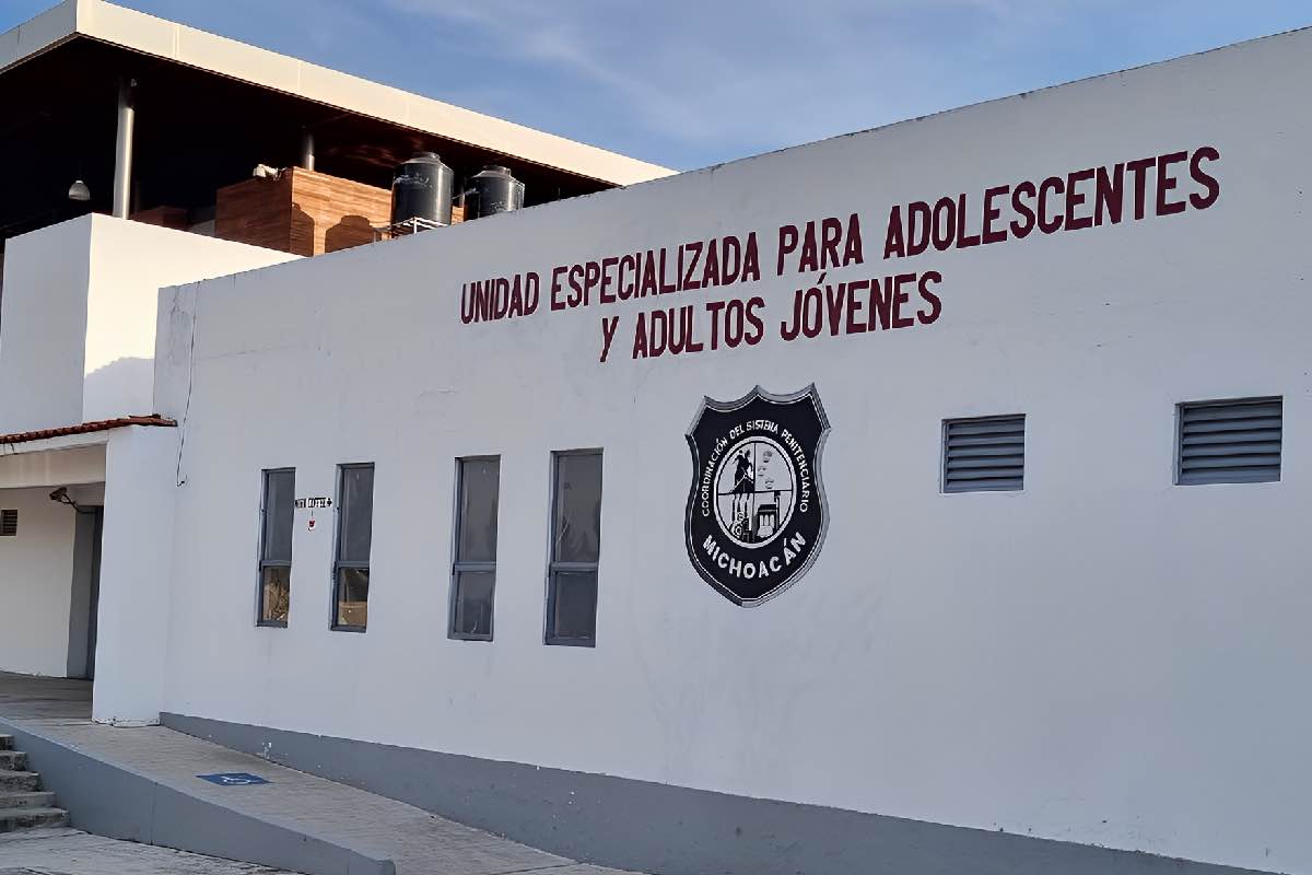 Imputan a alumno de Michoacán feminicidio y portación ilegal de arma; le ordenan prisión preventiva