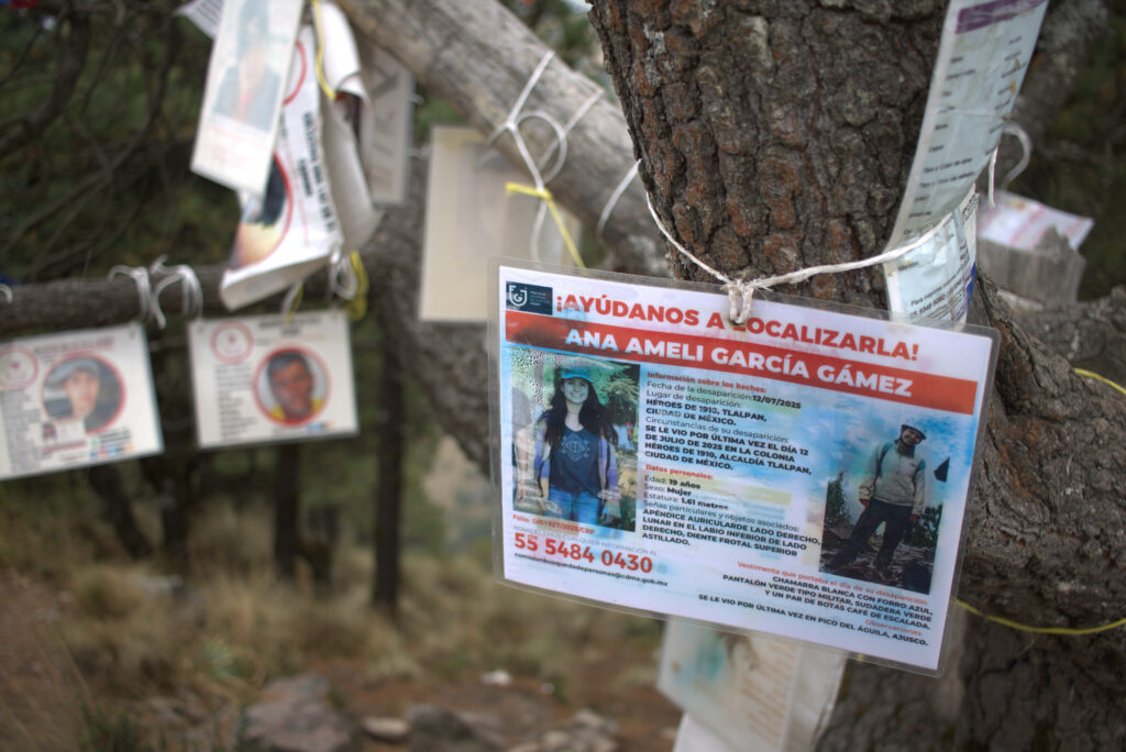 Mujeres ascienden al Ajusco para exigir que continúe búsqueda de Ameli. (Foto: Itzaxaya Campos)