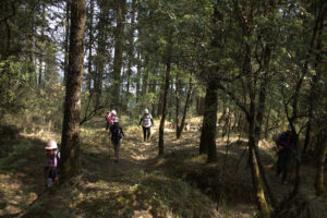 Mujeres ascienden al Ajusco para exigir que continúe búsqueda de Ameli. (Foto: Itzaxaya Campos)