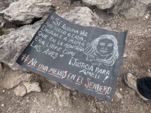 Mujeres ascienden al Ajusco para exigir que continúe búsqueda de Ameli. (Foto: Itzaxaya Campos)