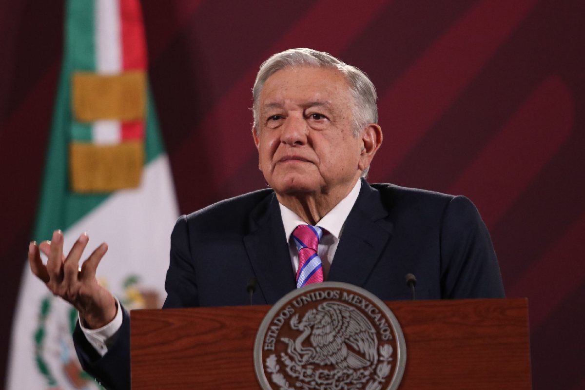 AMLO se une a Threads: pide a Zuckerberg no lucrar y evitar bots en la nueva red social