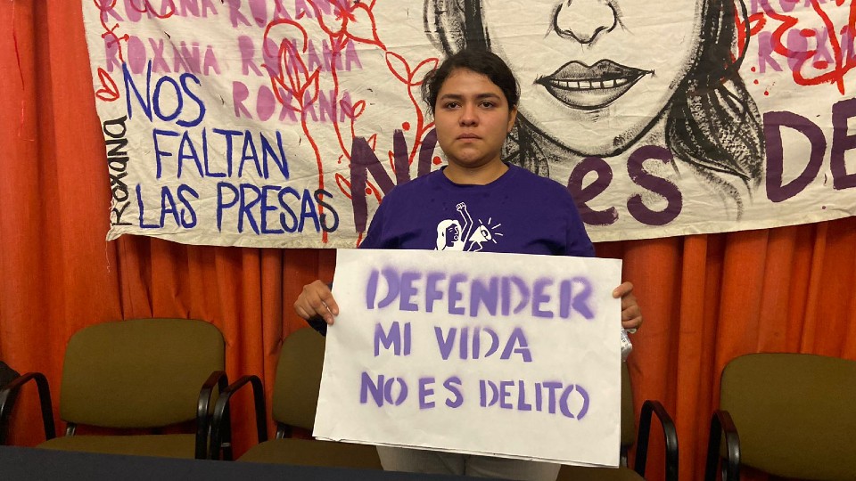 AMLO buscará el indulto para Roxana Ruiz, joven sentenciada por defenderse de su agresor sexual