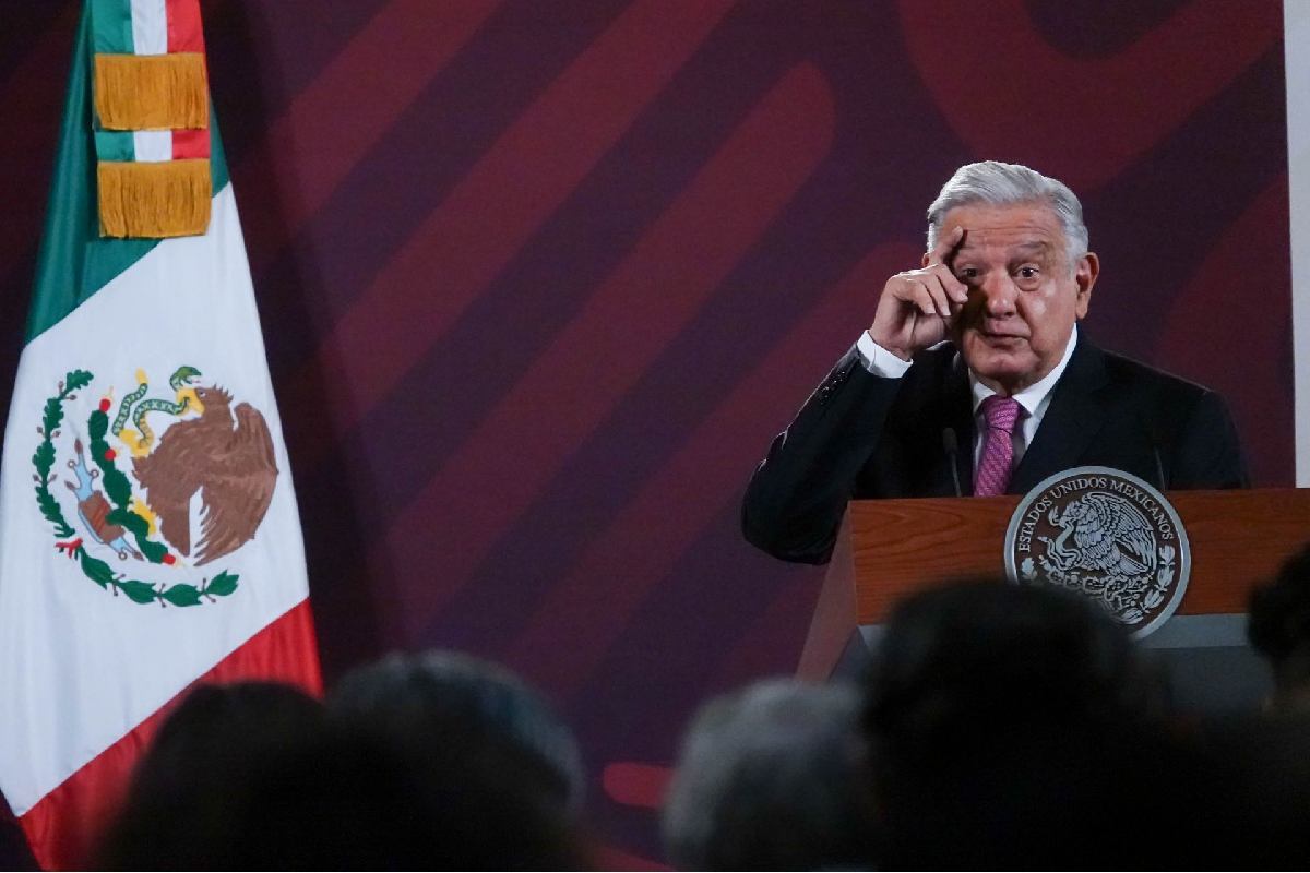 AMLO envía escrito a la Corte para que ministros expliquen por qué ganan más que él y si legal