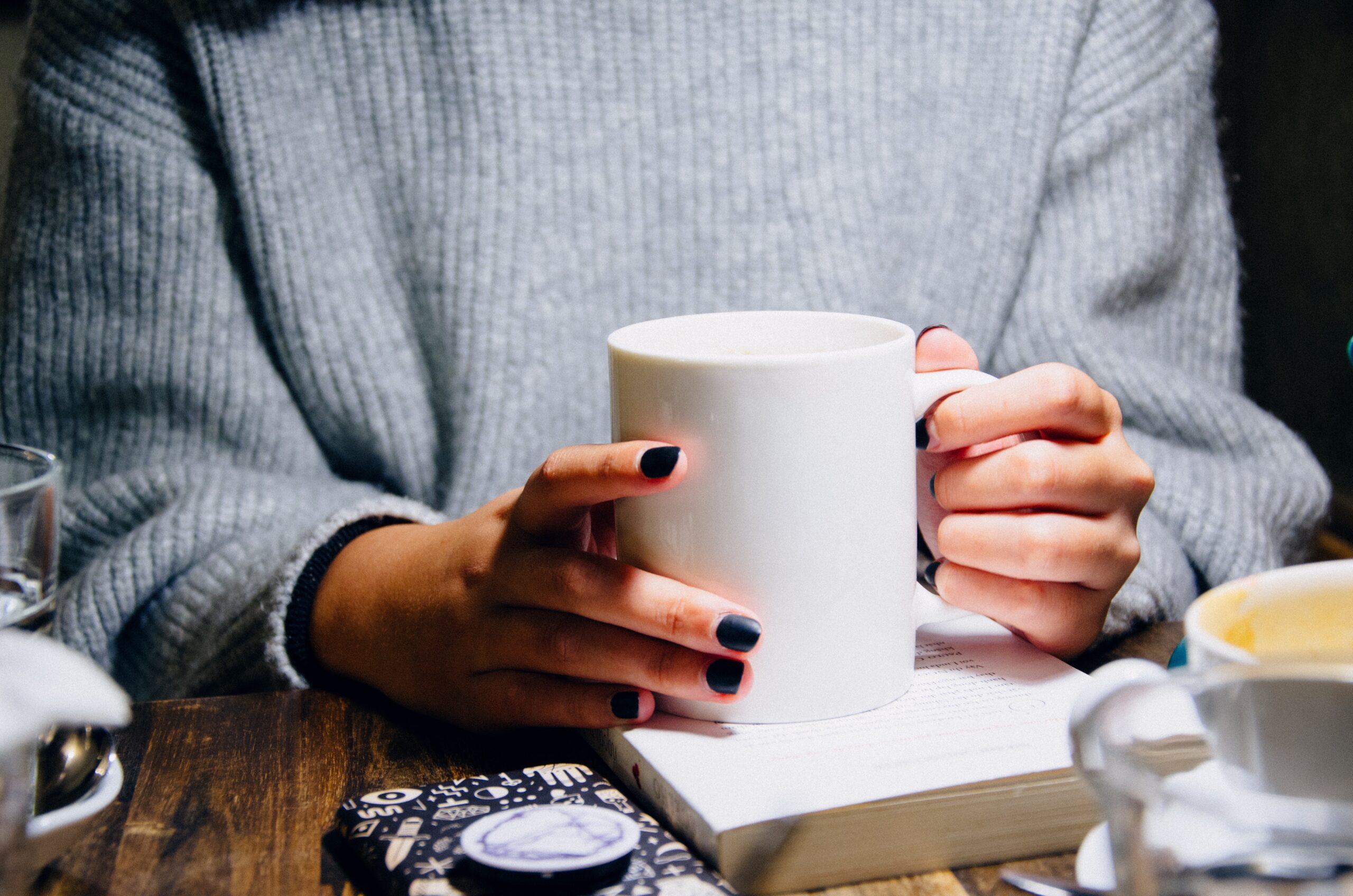 ¿Qué hacer si bebiste demasiado café y ya te sientes mal?