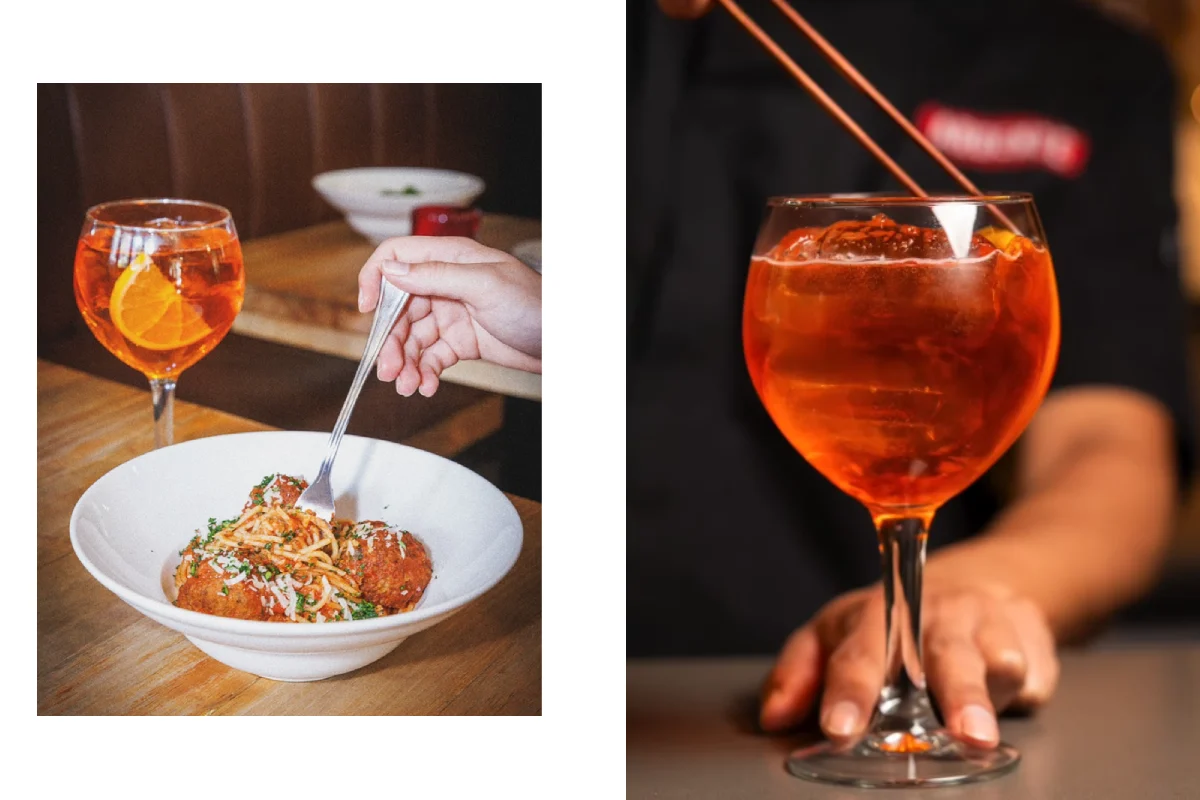 Una copa con Aperol Spritz acompañado con albóndigas