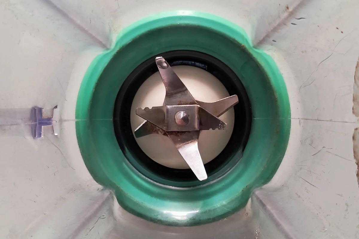 ¡Que tu licuado no te sepa a salsa! Así debes lavar correctamente las aspas de licuadora para evitar malos olores