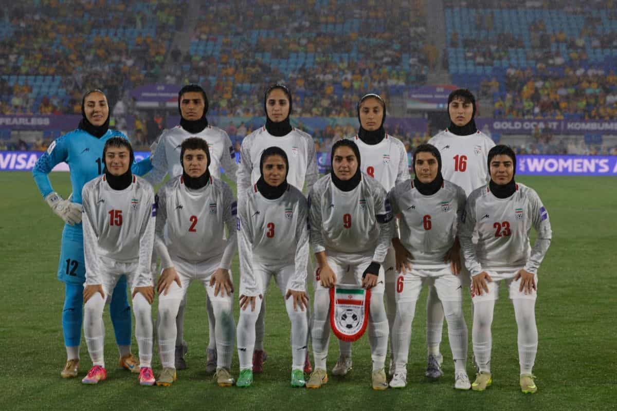 Jugadoras de selección femenina iraní encuentran asilo en Australia tras negarse a cantar su himno