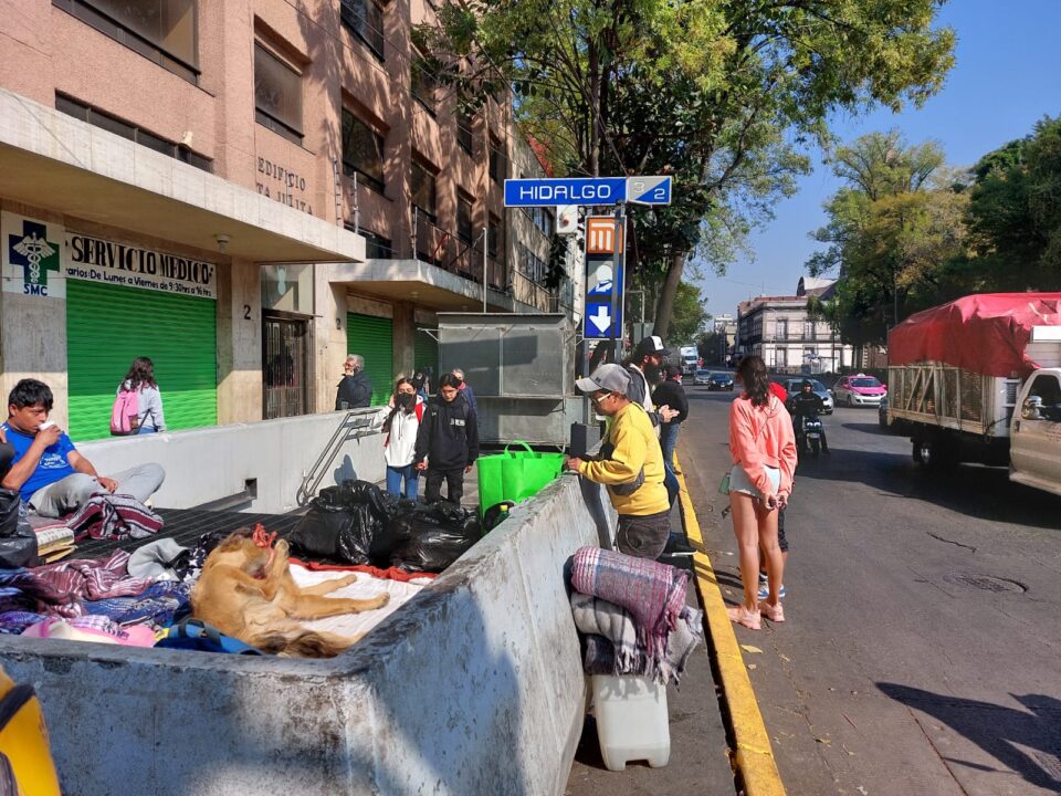 "Nos quitaron cobijas pese al frío": poblaciones callejeras denuncian desalojos