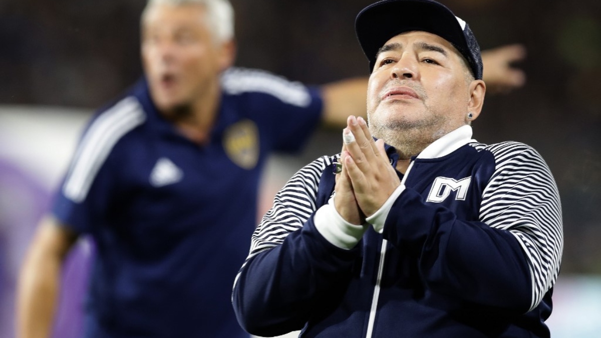 *Diego Maradona fue operado con éxito* de un hematoma en la cabeza