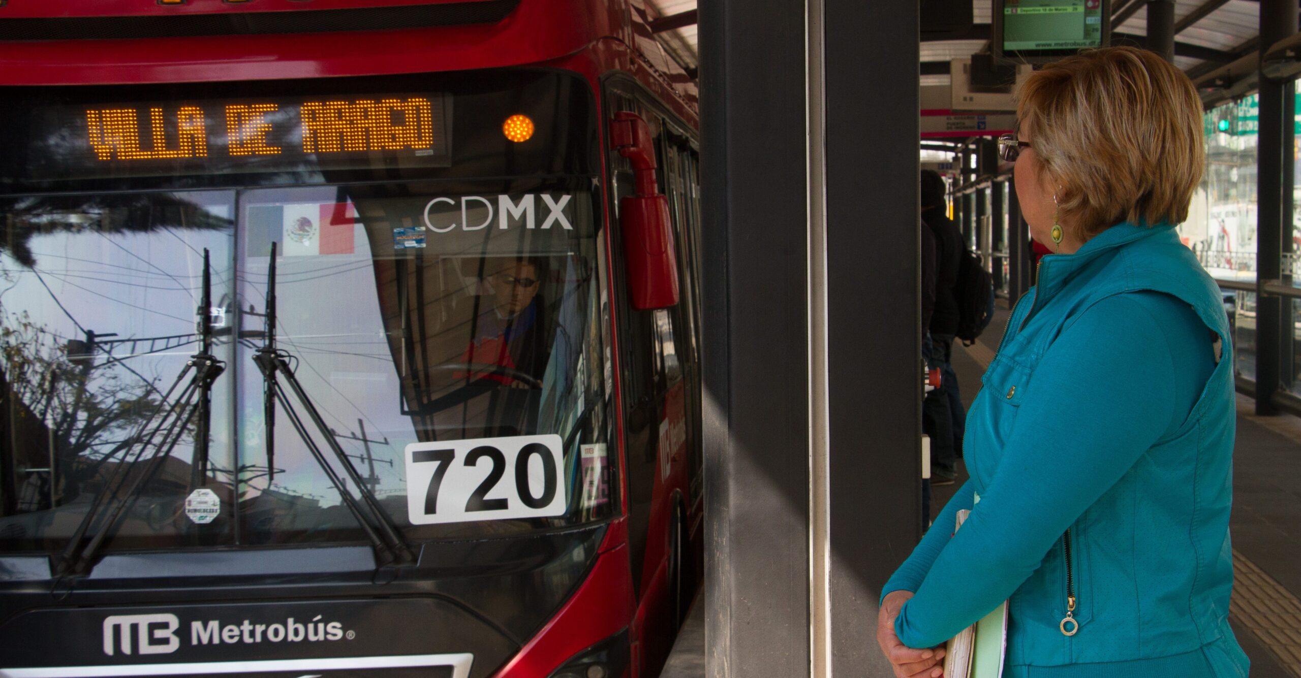 Al estilo 007: Policías realizarán operativos secretos para evitar delitos en el Metrobús