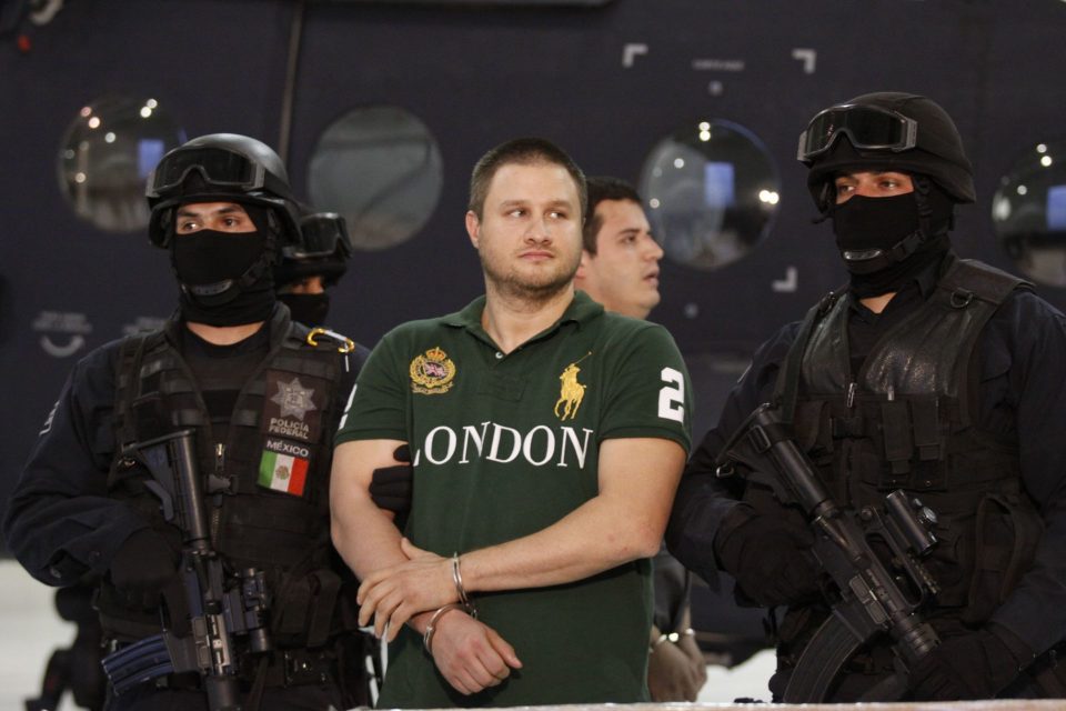 Édgar Valdez, la “Barbie”, reaparece en custodia de EU tras meses fuera del registro de prisiones