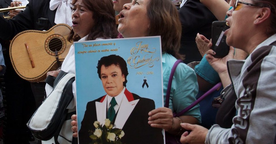 ¿Dónde están los restos de Juan Gabriel? Fueron cremados y continúan en EU, según el INBA