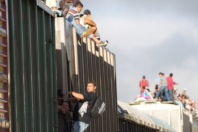 Migrantes mutilados por <i>La Bestia</i> piden hablar con EPN; llevan 9 días esperando visa humanitaria