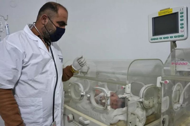La bebé rescatada entre escombros en Siria que miles de personas se han ofrecido a adoptar