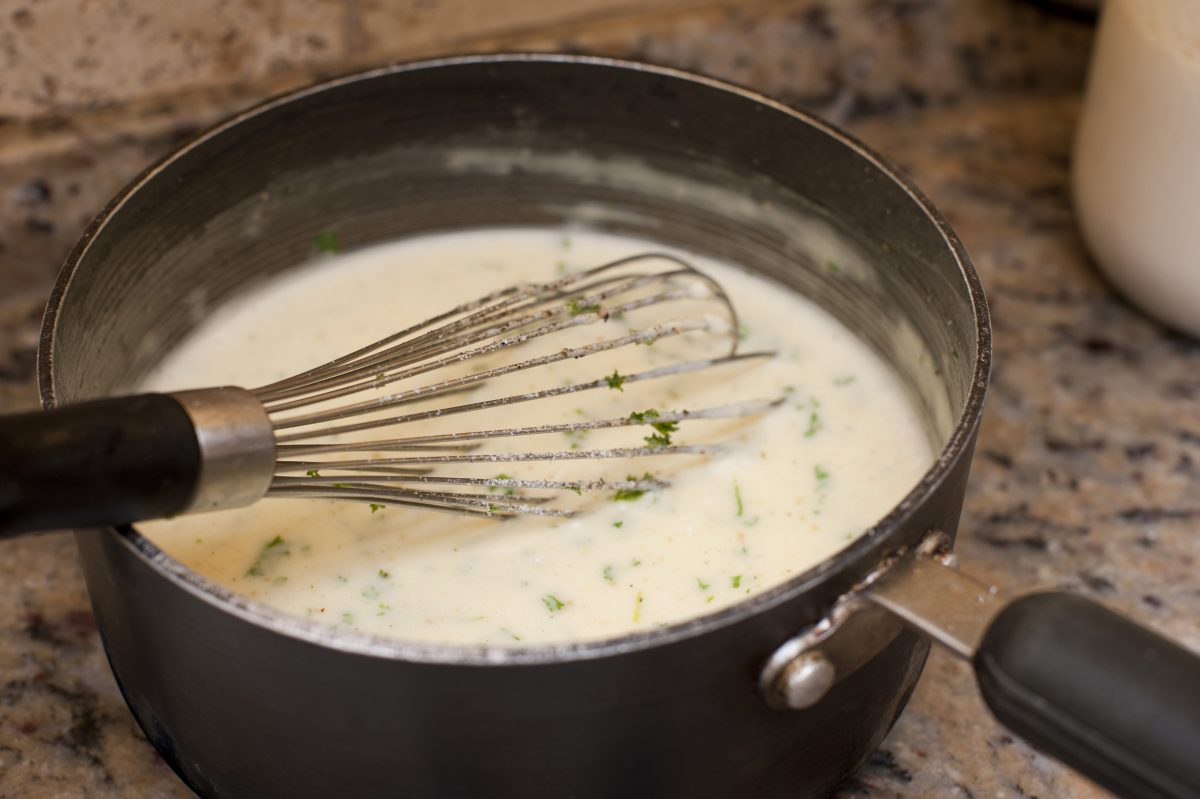Qué es y cómo se hace la salsa bechamel