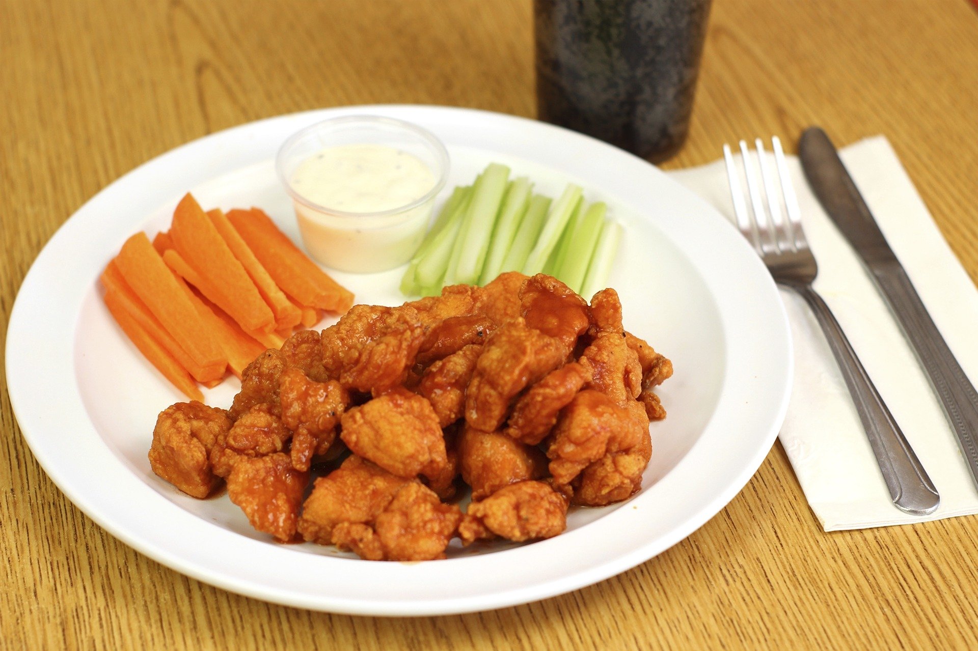 Receta para hacer boneless con tres aderezos que hacen agua la boca