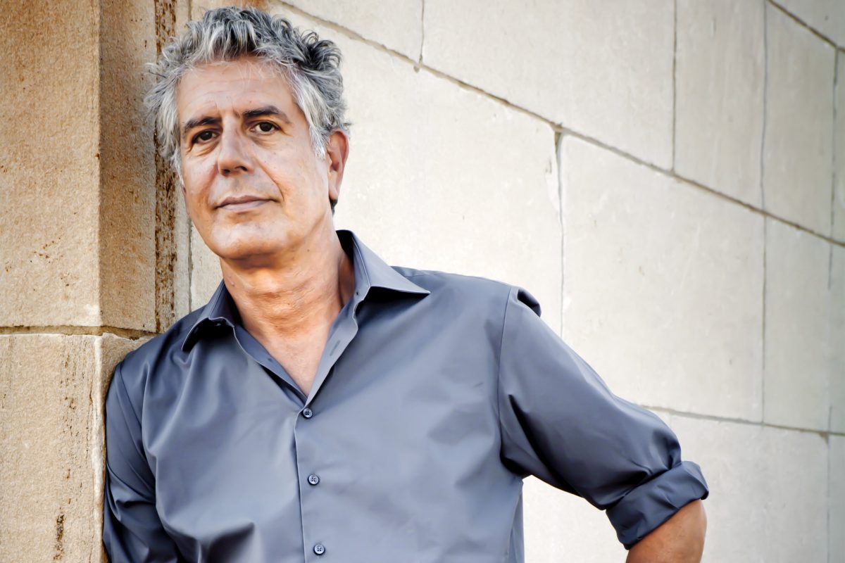A tres años de su muerte: siete libros para conocer a Anthony Bourdain